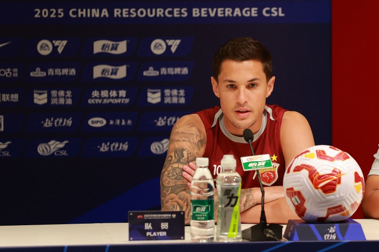 沪媒：海港暂时压过申花一头 维塔尔状态越来越好成为“节拍器”