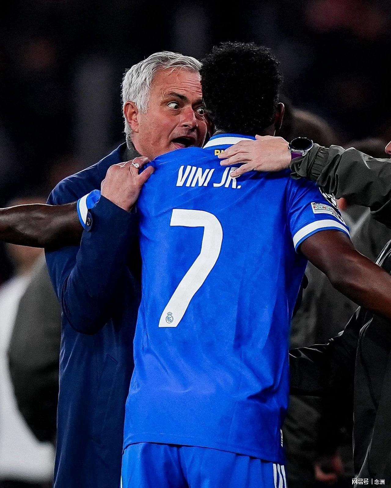 染红！63岁穆里尼奥暴怒：裁判有保护名单 上面写着几名皇马球员