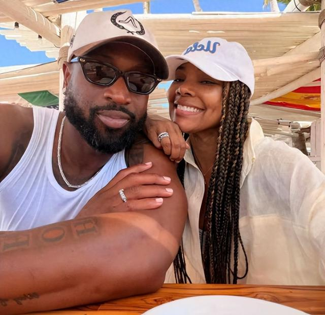 开云APP-韦德带一家度假，44岁身家过亿，二婚妻子是火辣演员，比他大10岁|德维恩·韦德|科比-布莱恩特|迈克尔·乔丹|詹姆斯·哈登|得分后卫_新浪体育_新浪新闻