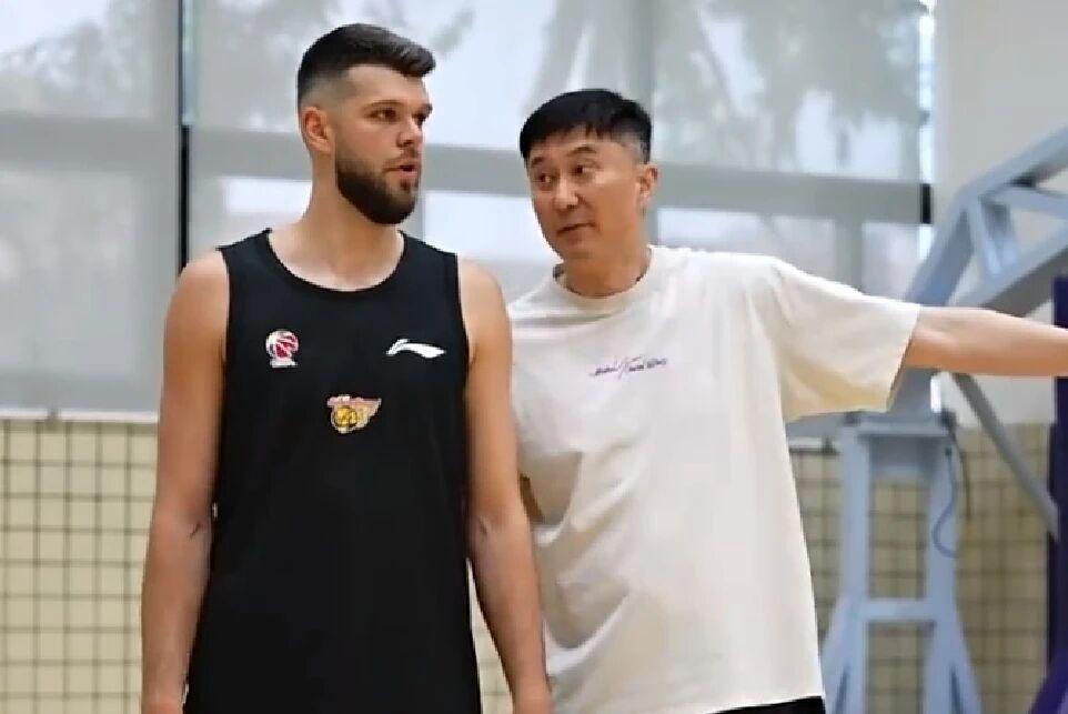 开云官网-广东男篮积极备战，杜锋指导拉科塞维奇，徐杰胡明轩状态出色